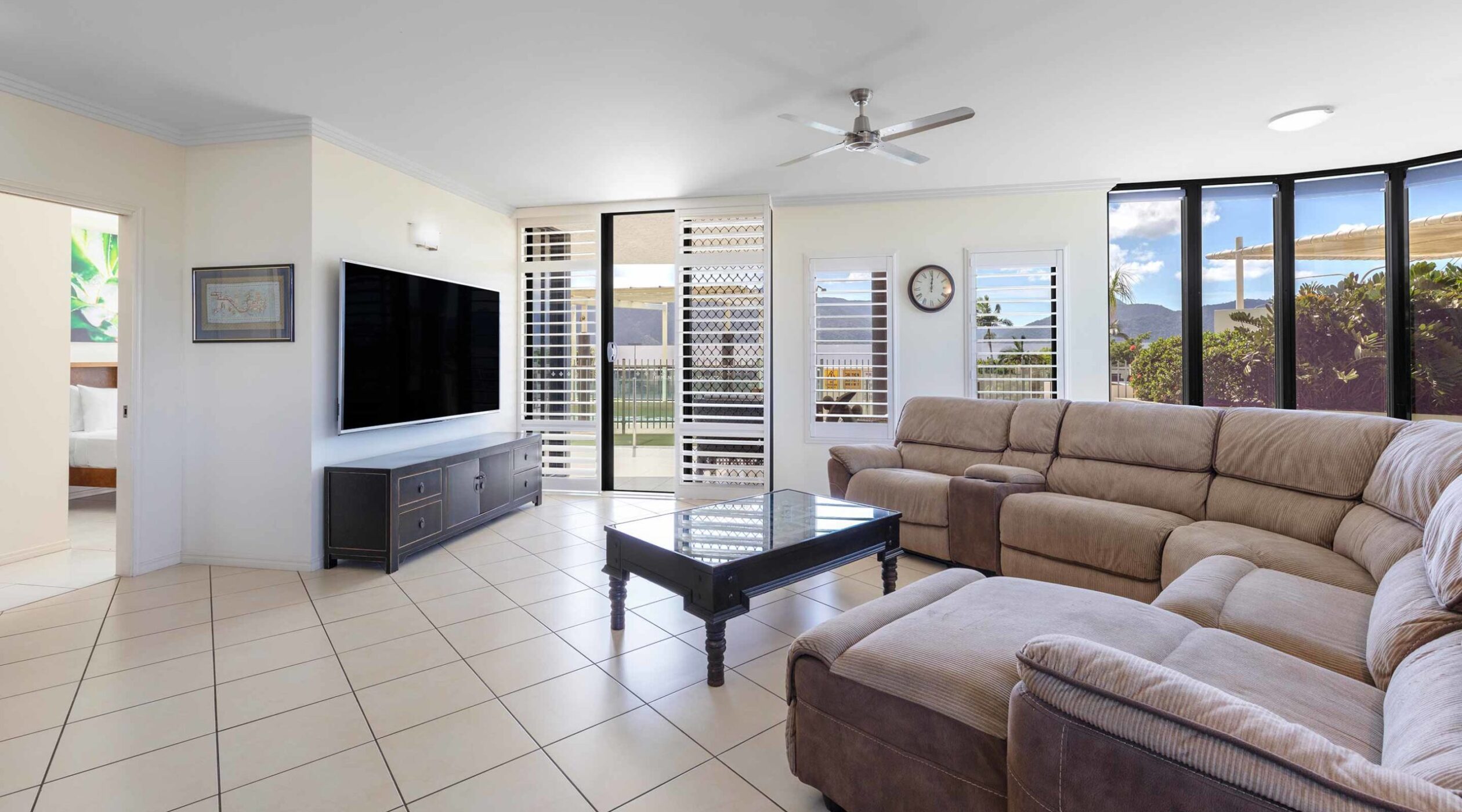 Three Bedroom Pool View - Living room