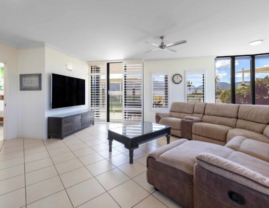 Three Bedroom Pool View - Living room